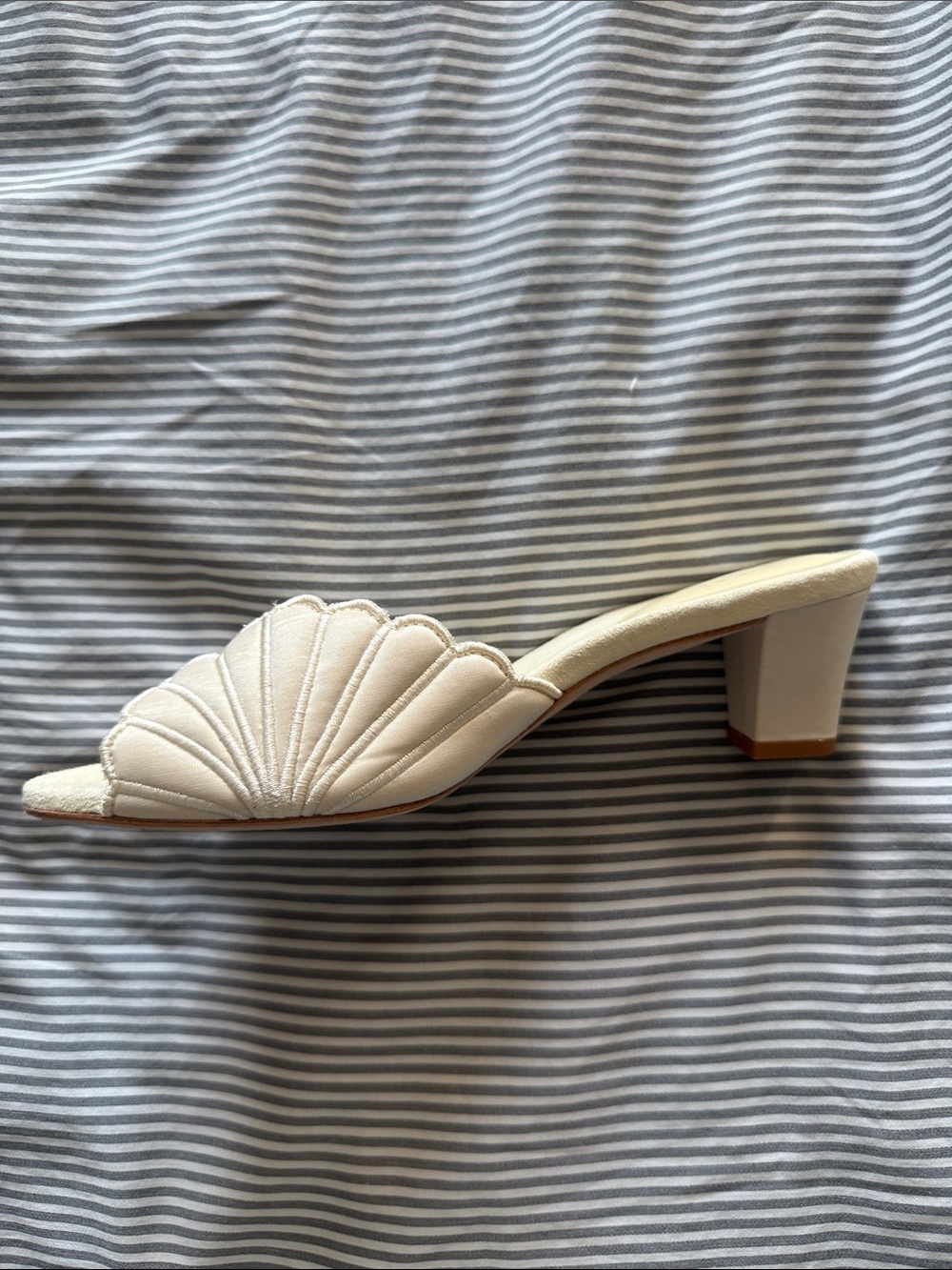 Reformation Waldena Sandal Mules with Scalloped Detail (as worn by Taylor Swift) - Picture 2 of 5